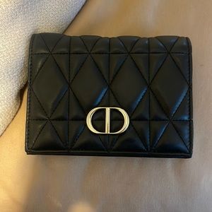 White House black market clutch